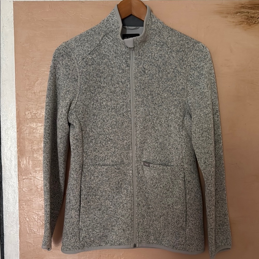 Figs On-Shift Sweater Knit Jacket in “Heather light gray”.
